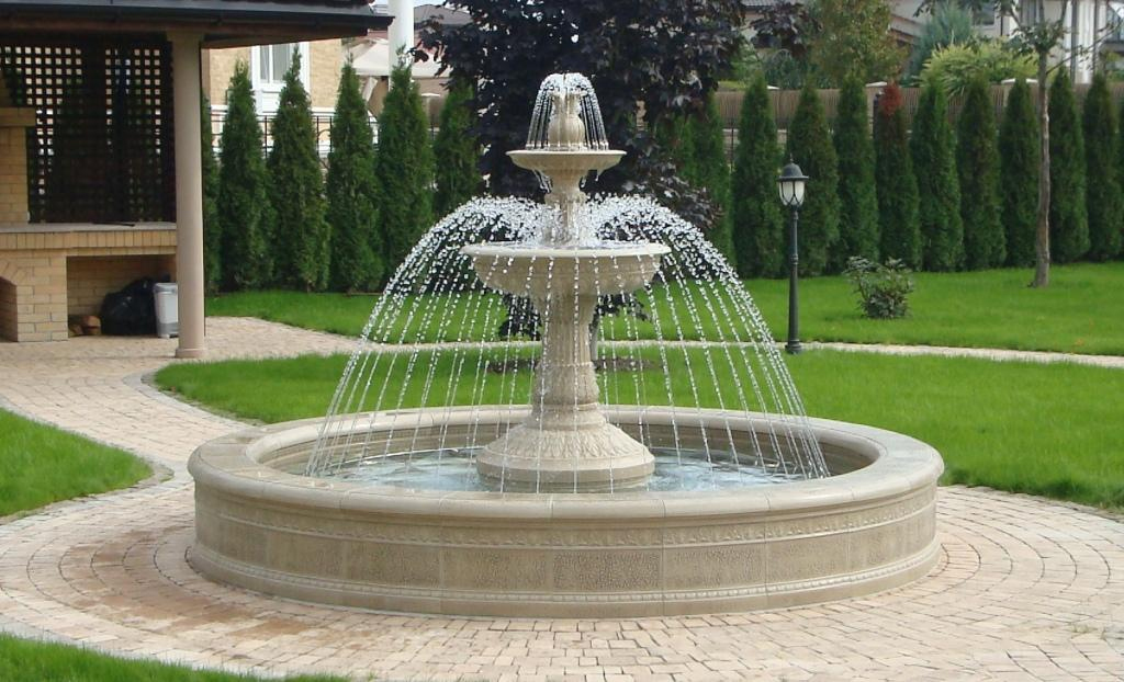 Садовый фонтан из камня, модель Глория M